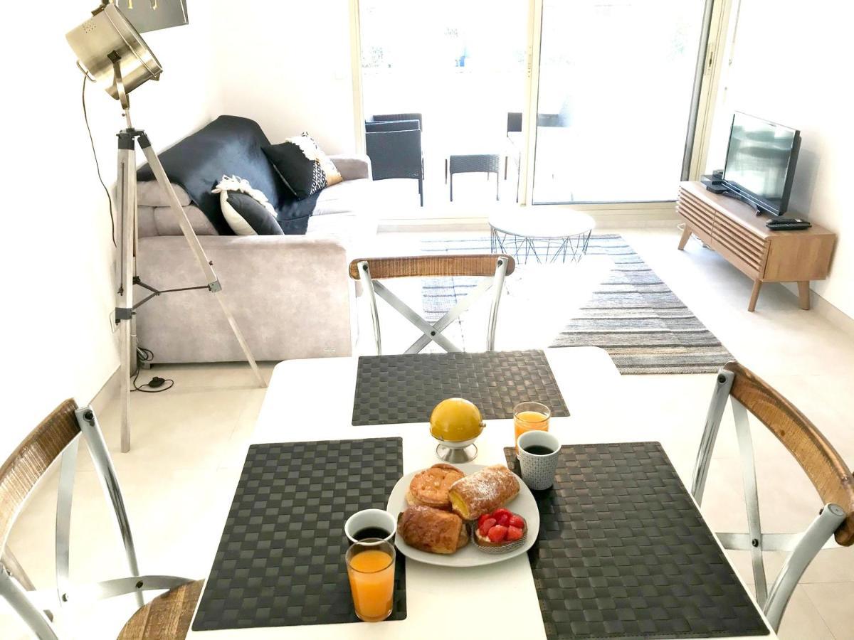 Appartement D'Une Chambre A Antibes A 550 M De La Plage Avec Vue Sur La Ville Terrasse Amenagee Et Wifi Антіб Екстер'єр фото